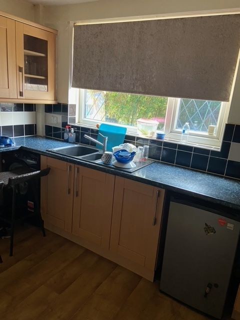 3 Bed Semi-detached House For Sale - Photograph 4