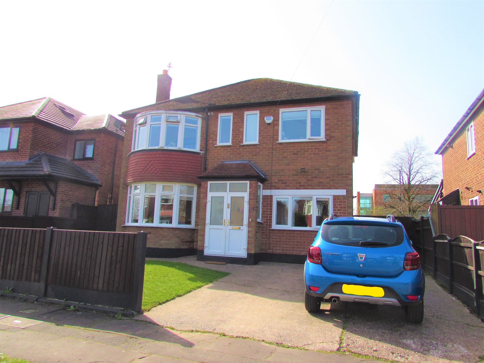 4 Bed Detached House For Sale - Photograph 1
