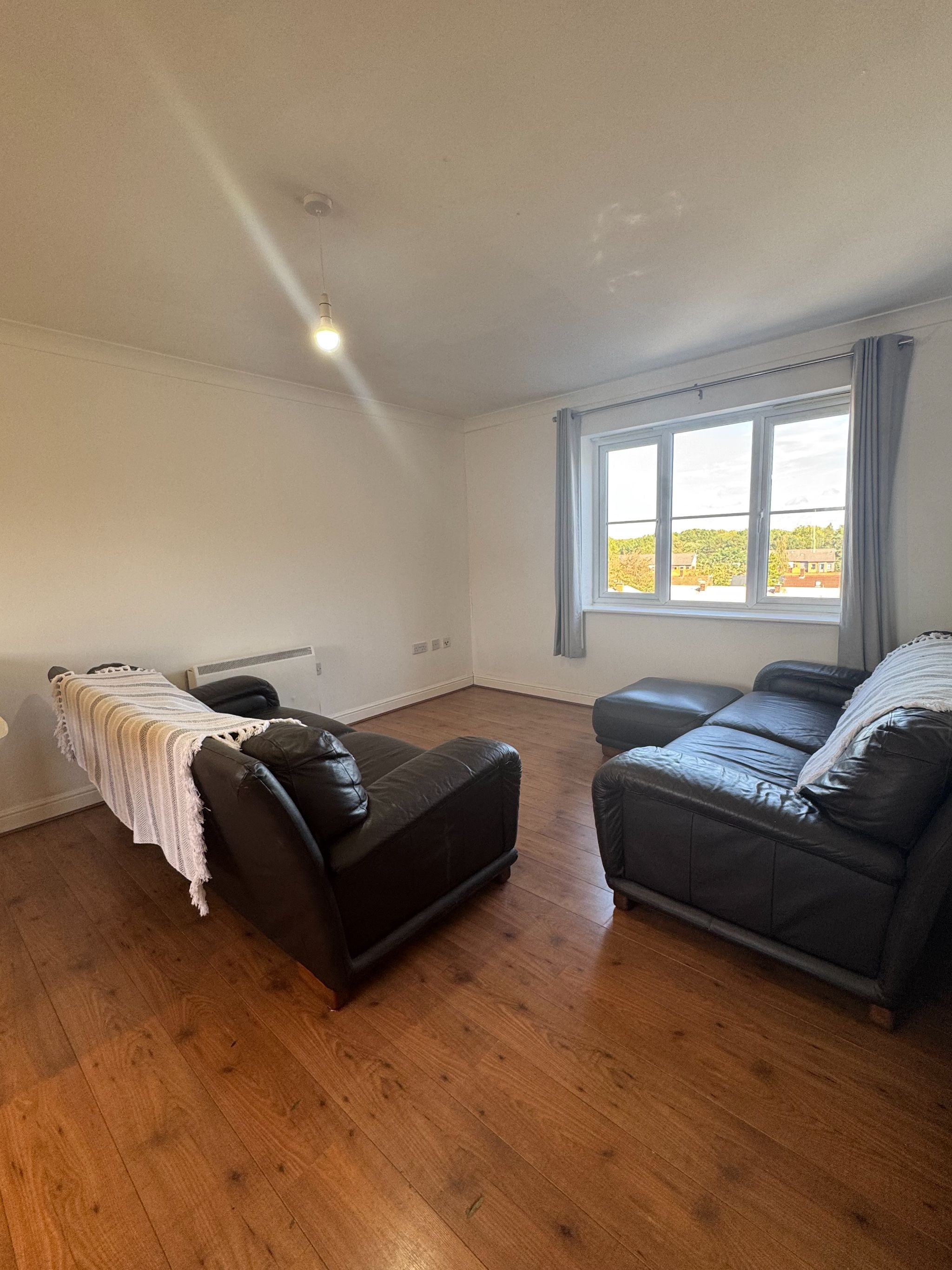 2 Bed Flat Flat/apartment To Rent - Photograph 6