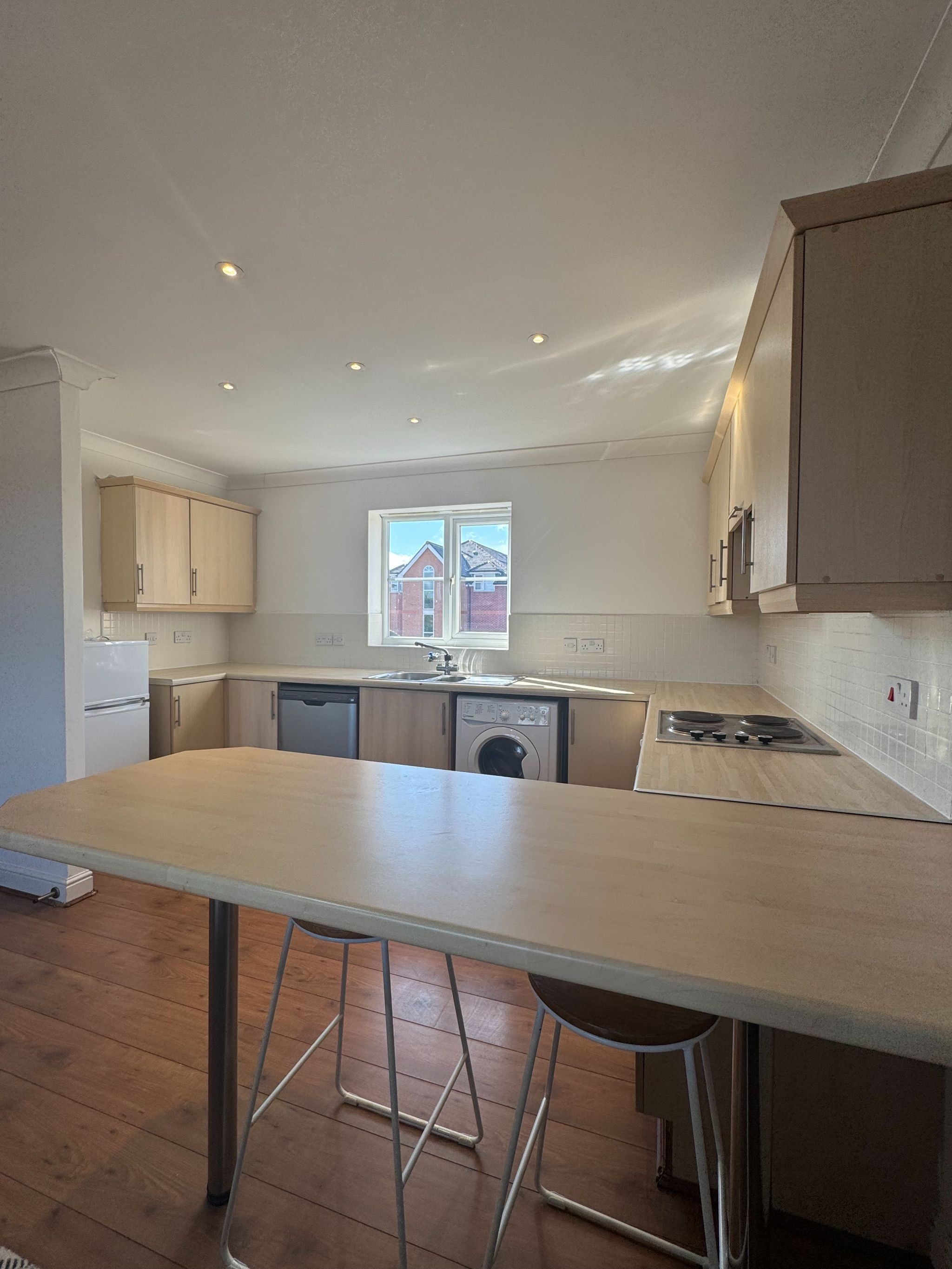 2 Bed Flat Flat/apartment To Rent - Photograph 10