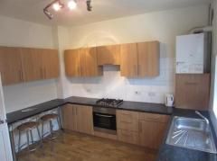 2 Bed Mid Terraced House To Rent - Photograph 5