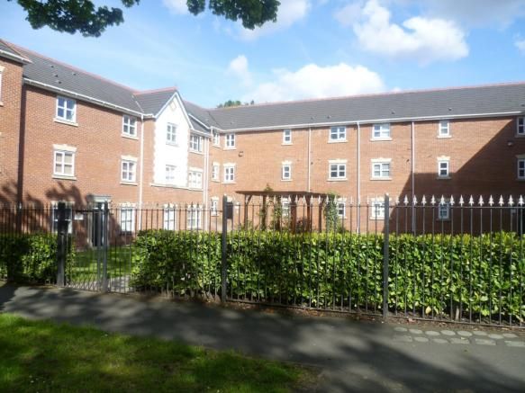 2 Bed Apartment Flat/apartment For Sale - Photograph 4