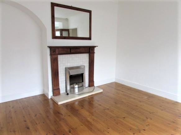 3 Bed Semi-detached House For Sale - Photograph 3