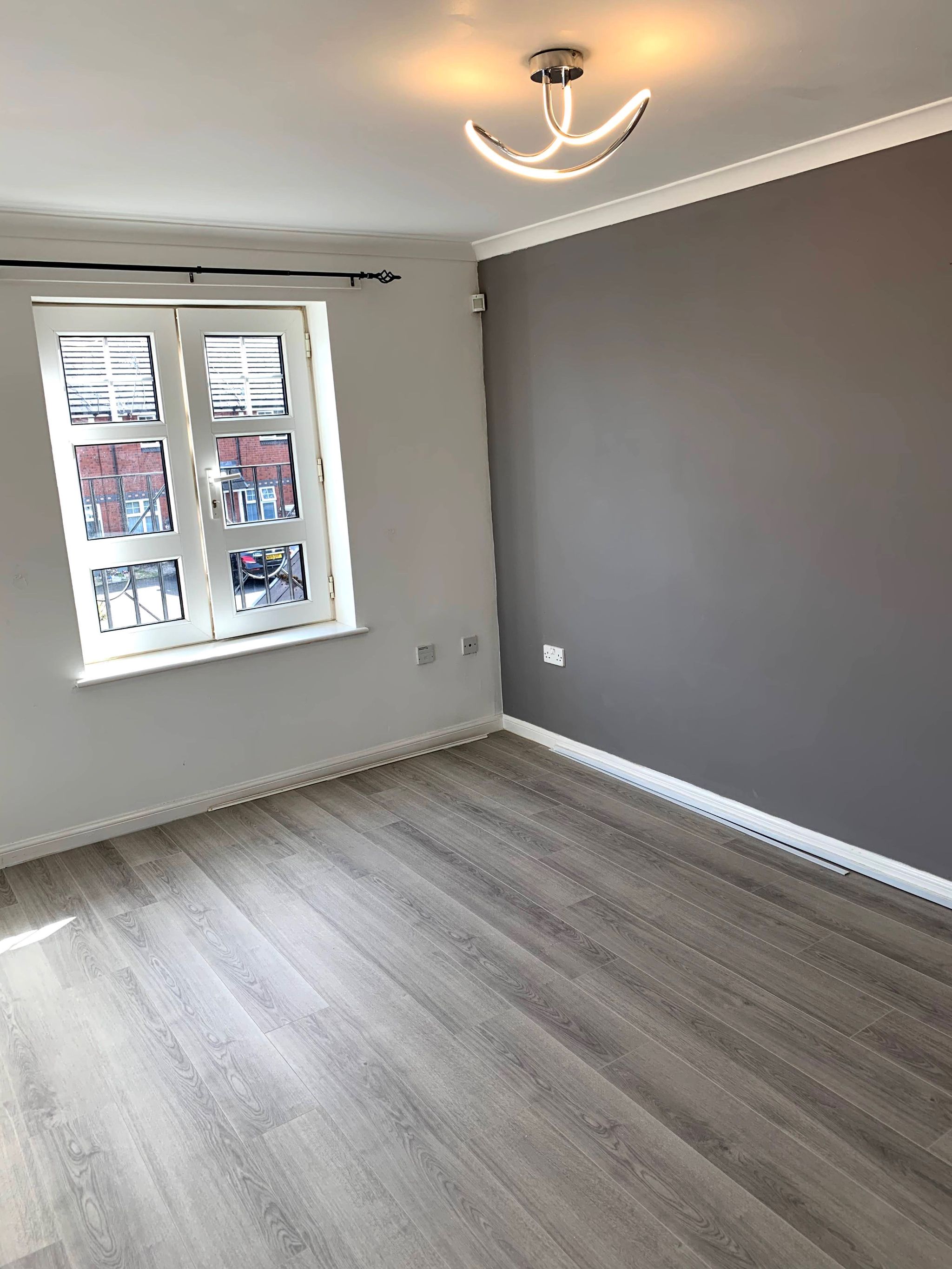 2 Bed Apartment Flat/apartment For Sale - Photograph 3