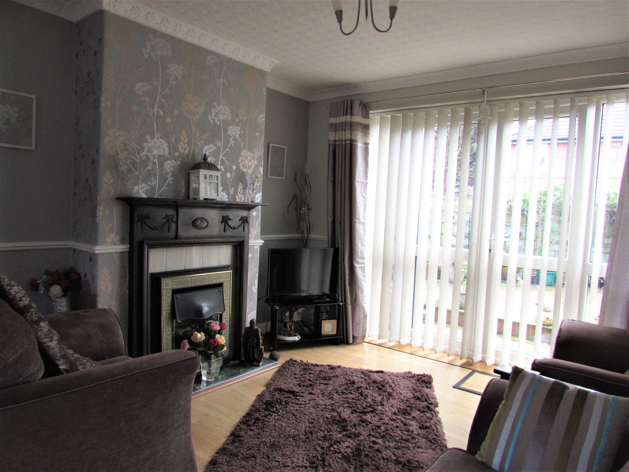 3 Bed End Terraced House For Sale - Photograph 3