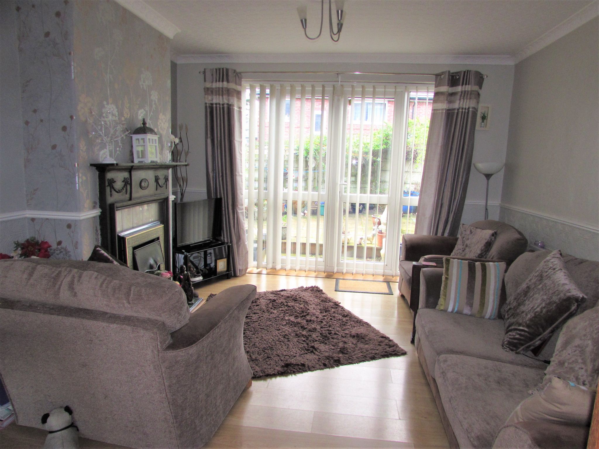 3 Bed End Terraced House For Sale - Photograph 2