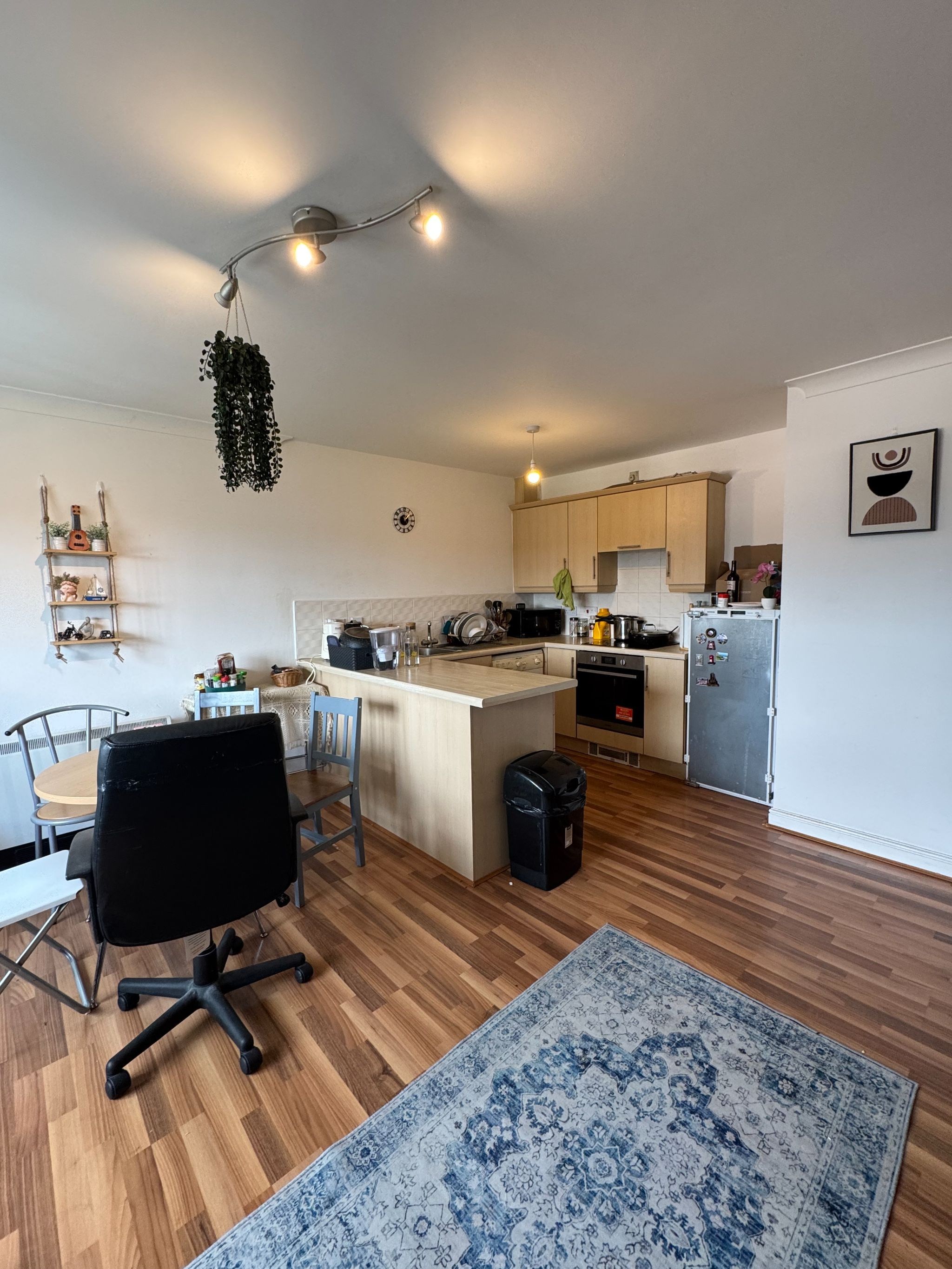 2 Bed Apartment Flat/apartment To Rent - Photograph 5
