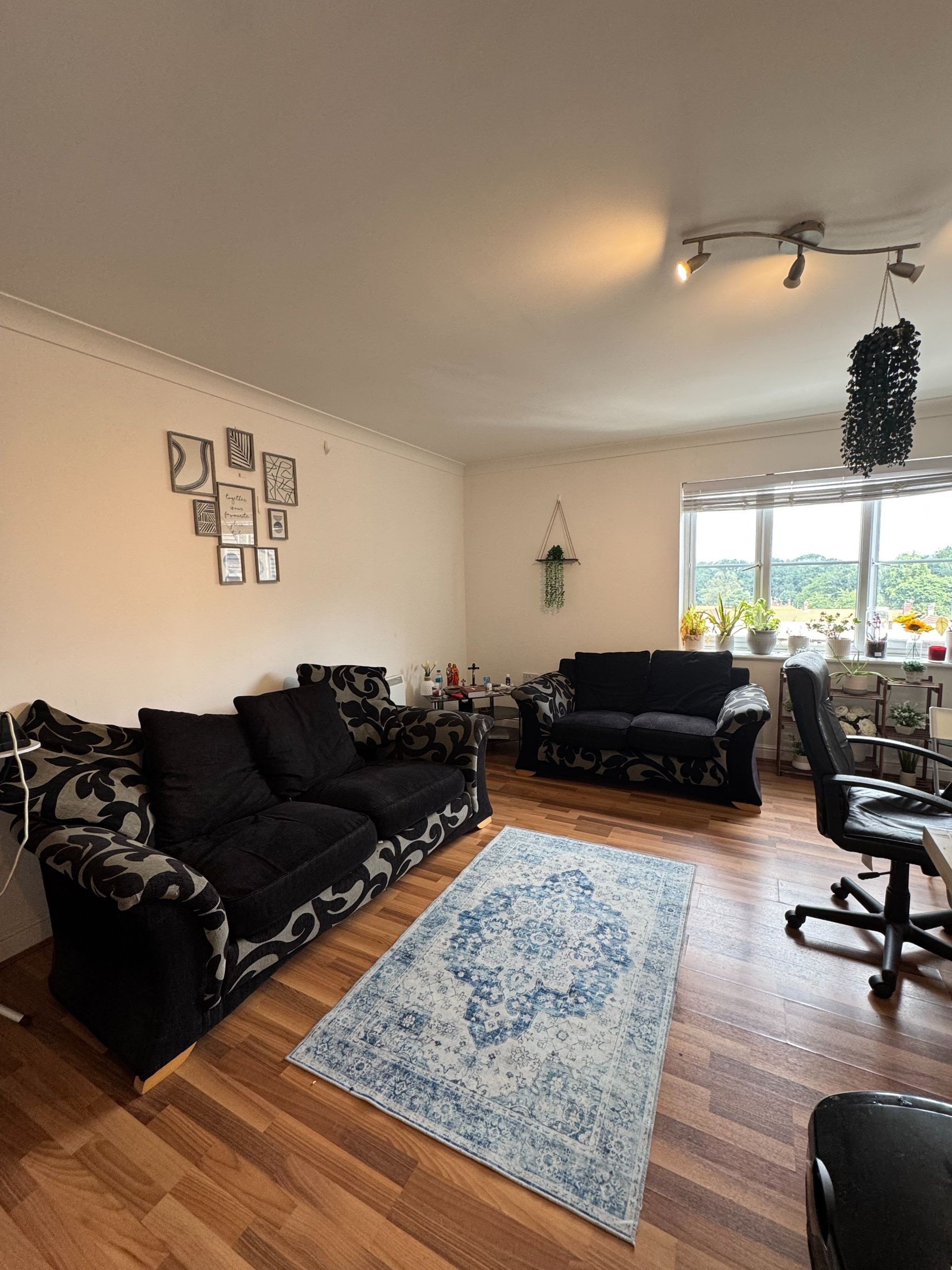 2 Bed Apartment Flat/apartment To Rent - Photograph 4
