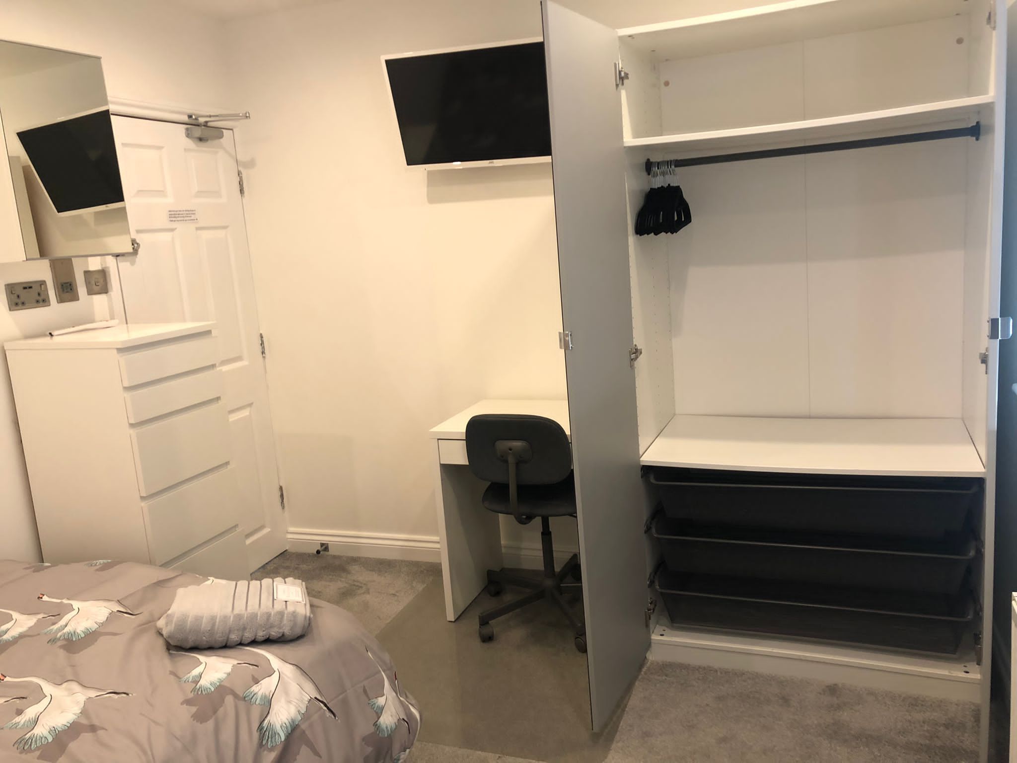 1 Bed Semi-detached House To Rent - Photograph 4