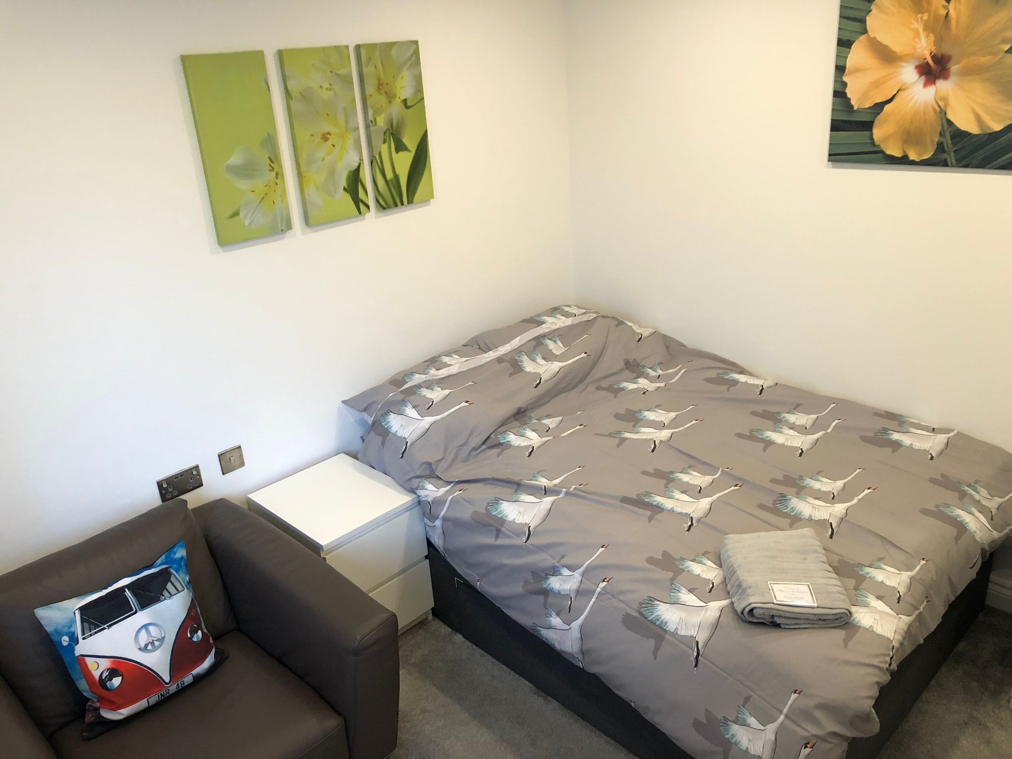 1 Bed Semi-detached House To Rent - Photograph 3