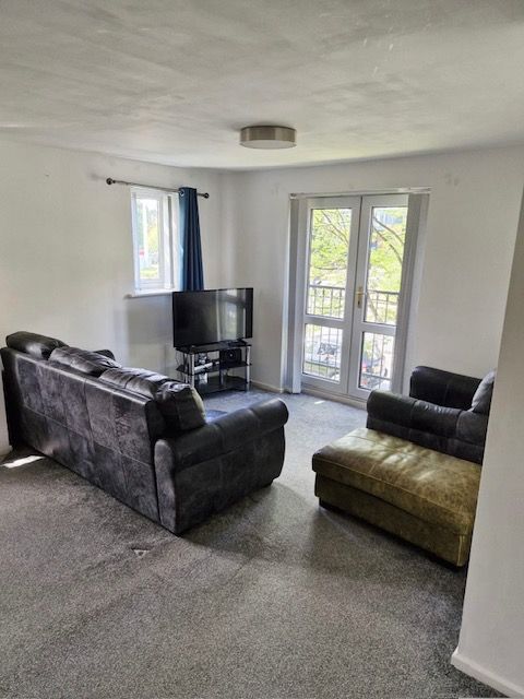 2 Bed Apartment Flat/apartment For Sale - Photograph 3