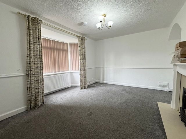 3 Bed Semi-detached House To Rent - Photograph 3