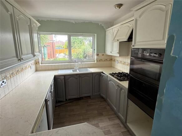 3 Bed Semi-detached House For Sale - Photograph 2