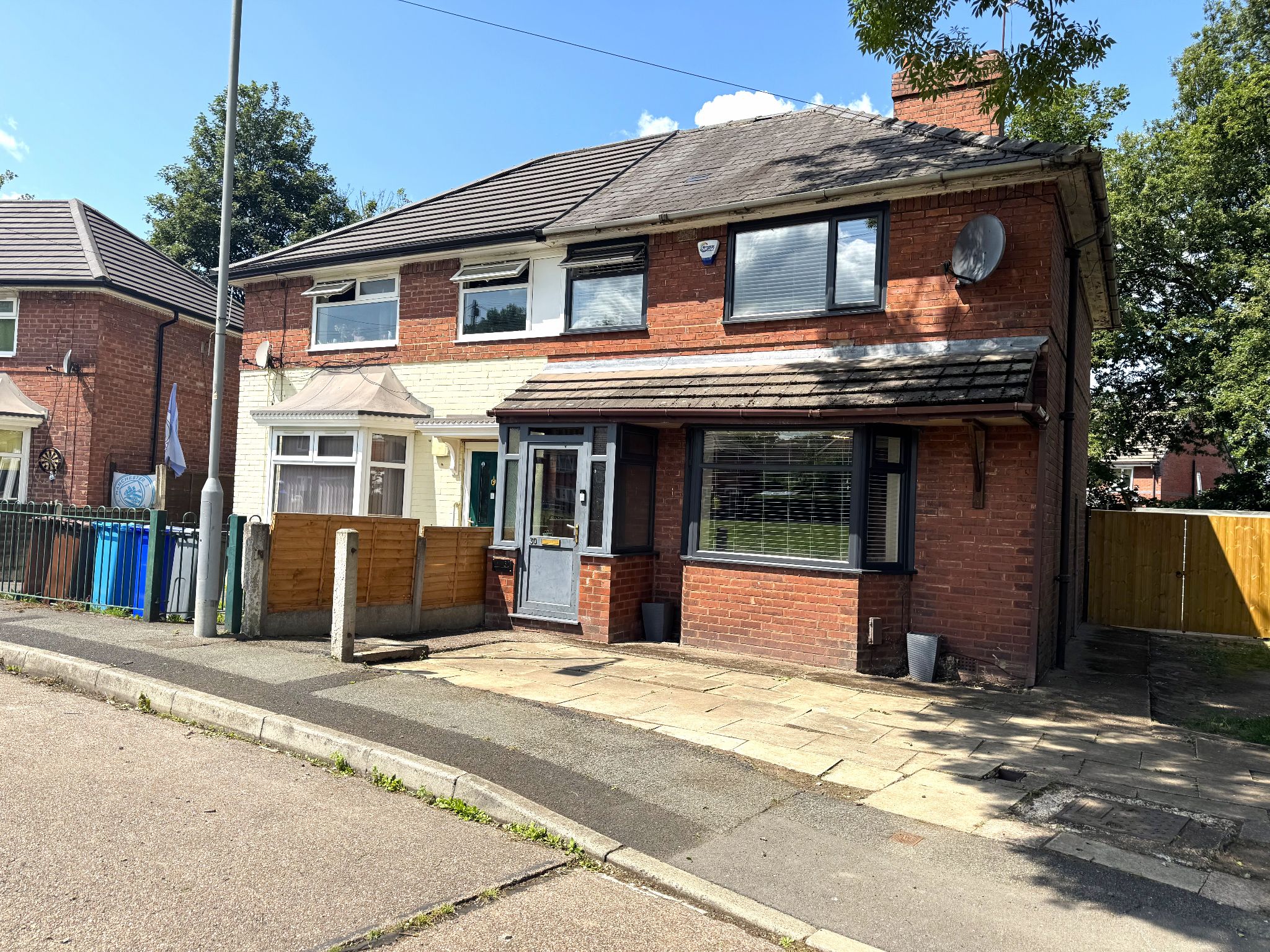 3 Bed Semi-detached House For Sale - Photograph 13