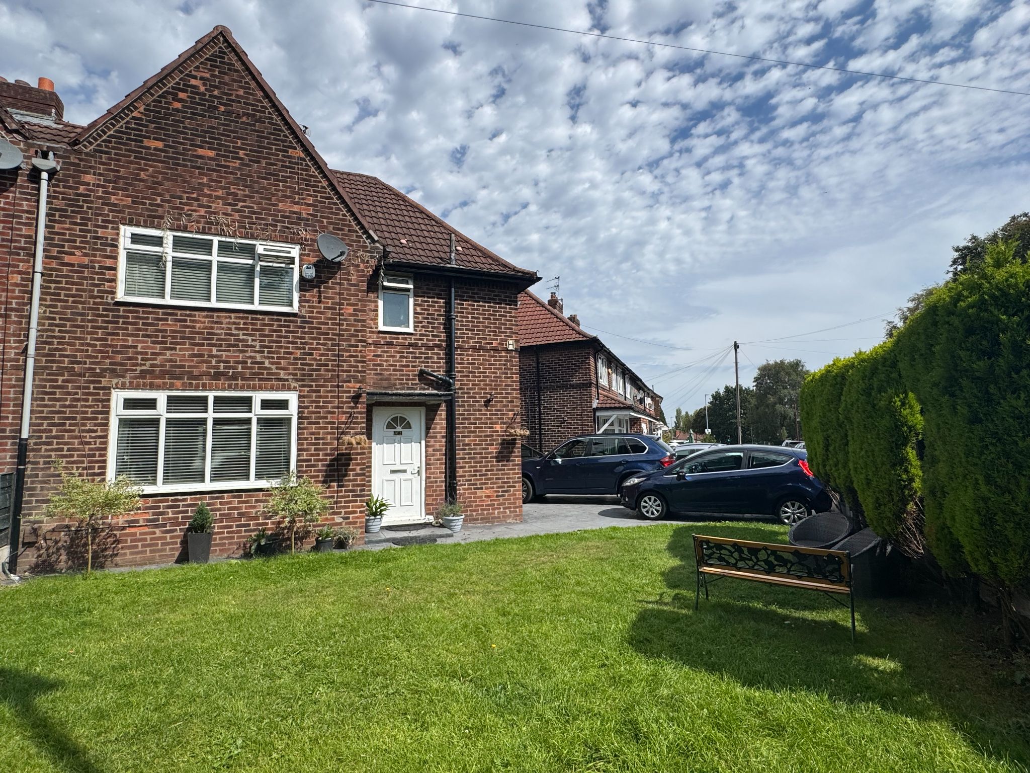 3 Bed Semi-detached House For Sale - Photograph 4