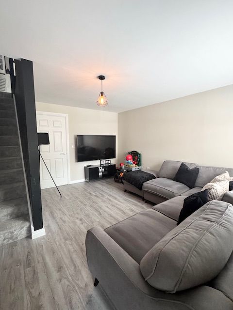 2 Bed Semi-detached House For Sale - Photograph 3