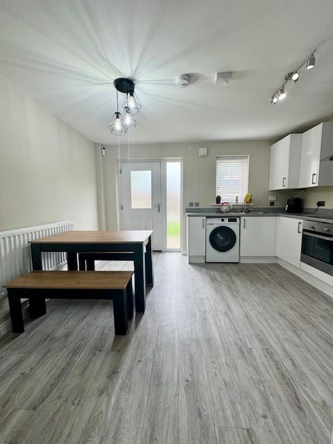 2 Bed Semi-detached House For Sale - Photograph 4