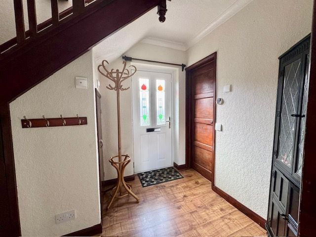 4 Bed End Terraced House For Sale - Photograph 3