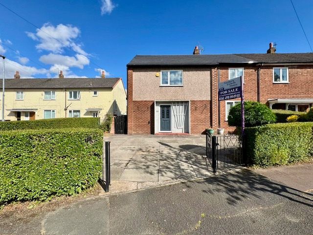 4 Bed End Terraced House For Sale - Photograph 2