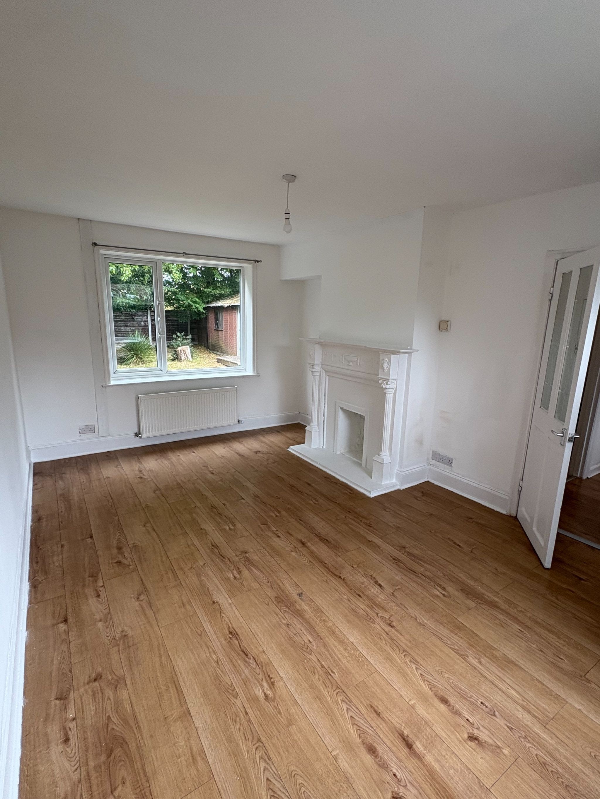 3 Bed Semi-detached House To Rent - Photograph 1