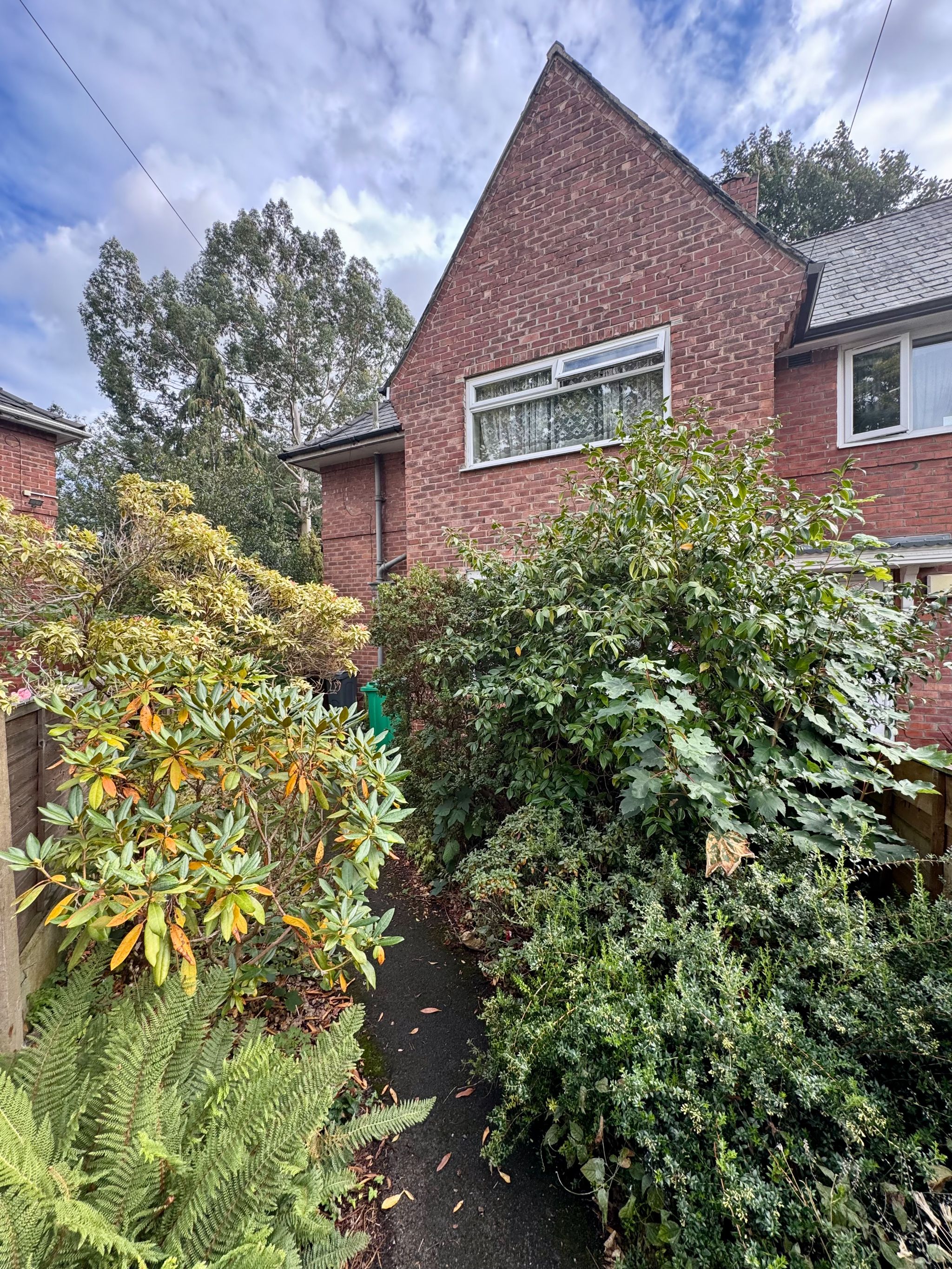 3 Bed End Terraced House For Sale - Photograph 1