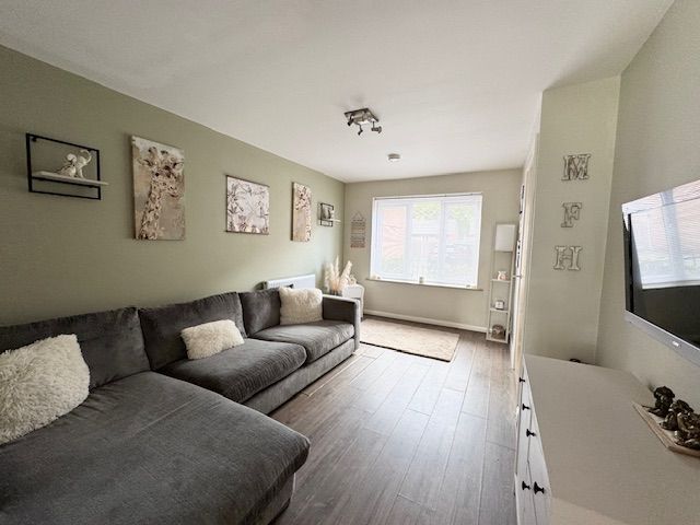 3 Bed Town House For Sale - Photograph 26