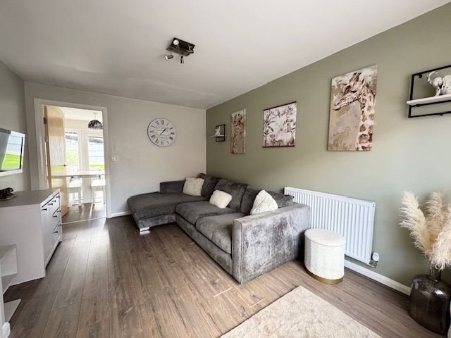 3 Bed Town House For Sale - Photograph 27