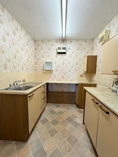 1 Bed Apartment Flat/apartment For Sale - Photograph 4