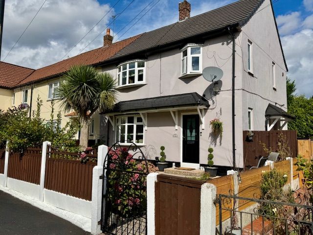 3 Bed End Terraced House For Sale - Photograph 2