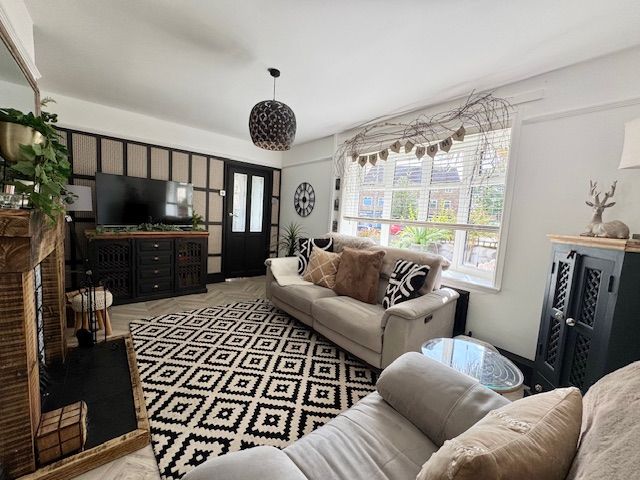 3 Bed End Terraced House For Sale - Photograph 8