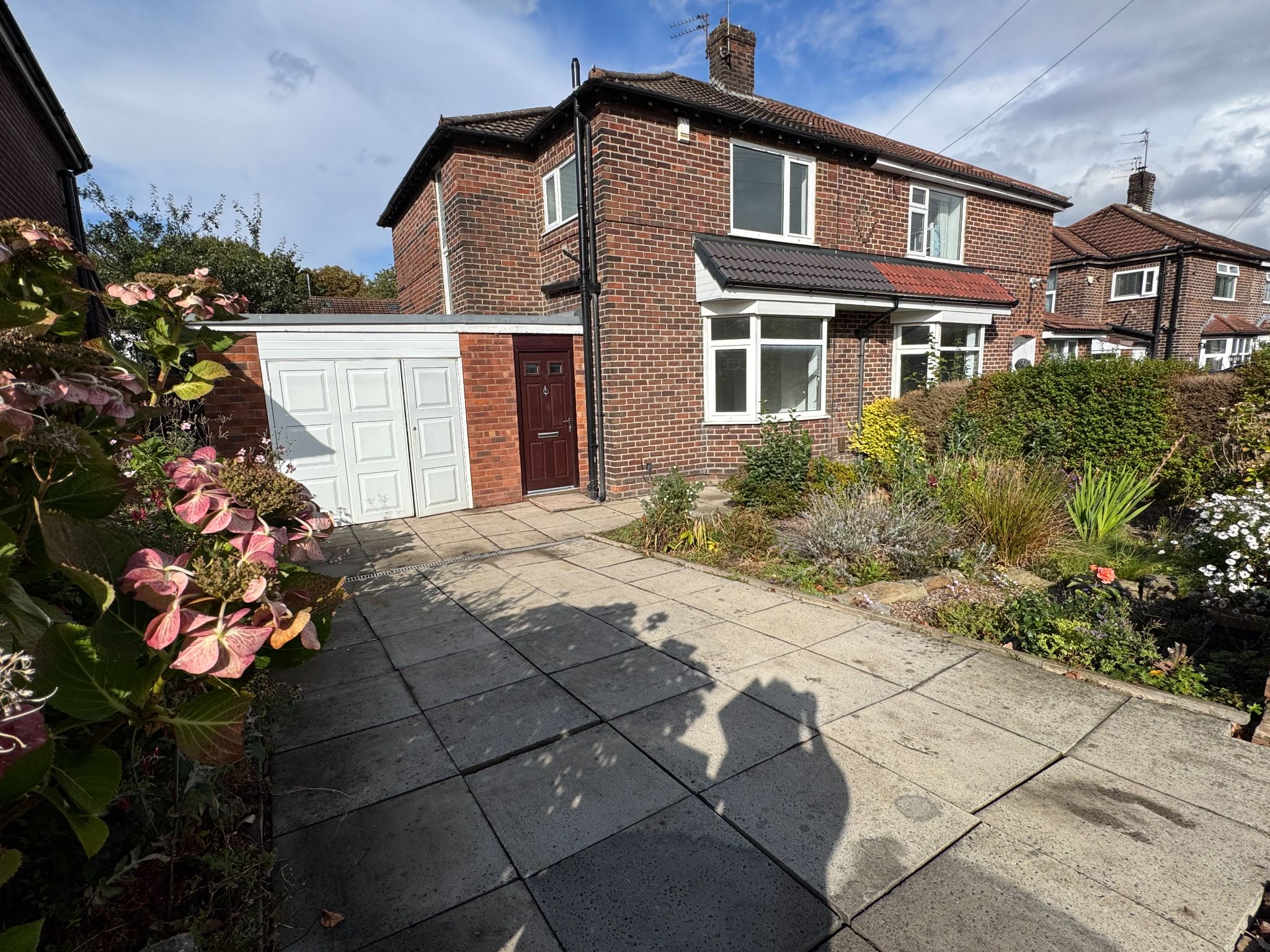 3 Bed Semi-detached House For Sale - Photograph 1
