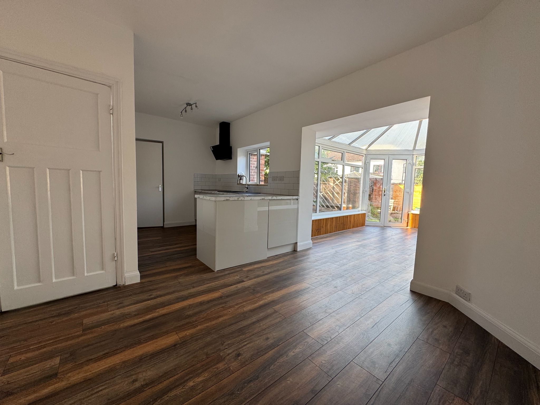 3 Bed Semi-detached House For Sale - Photograph 2