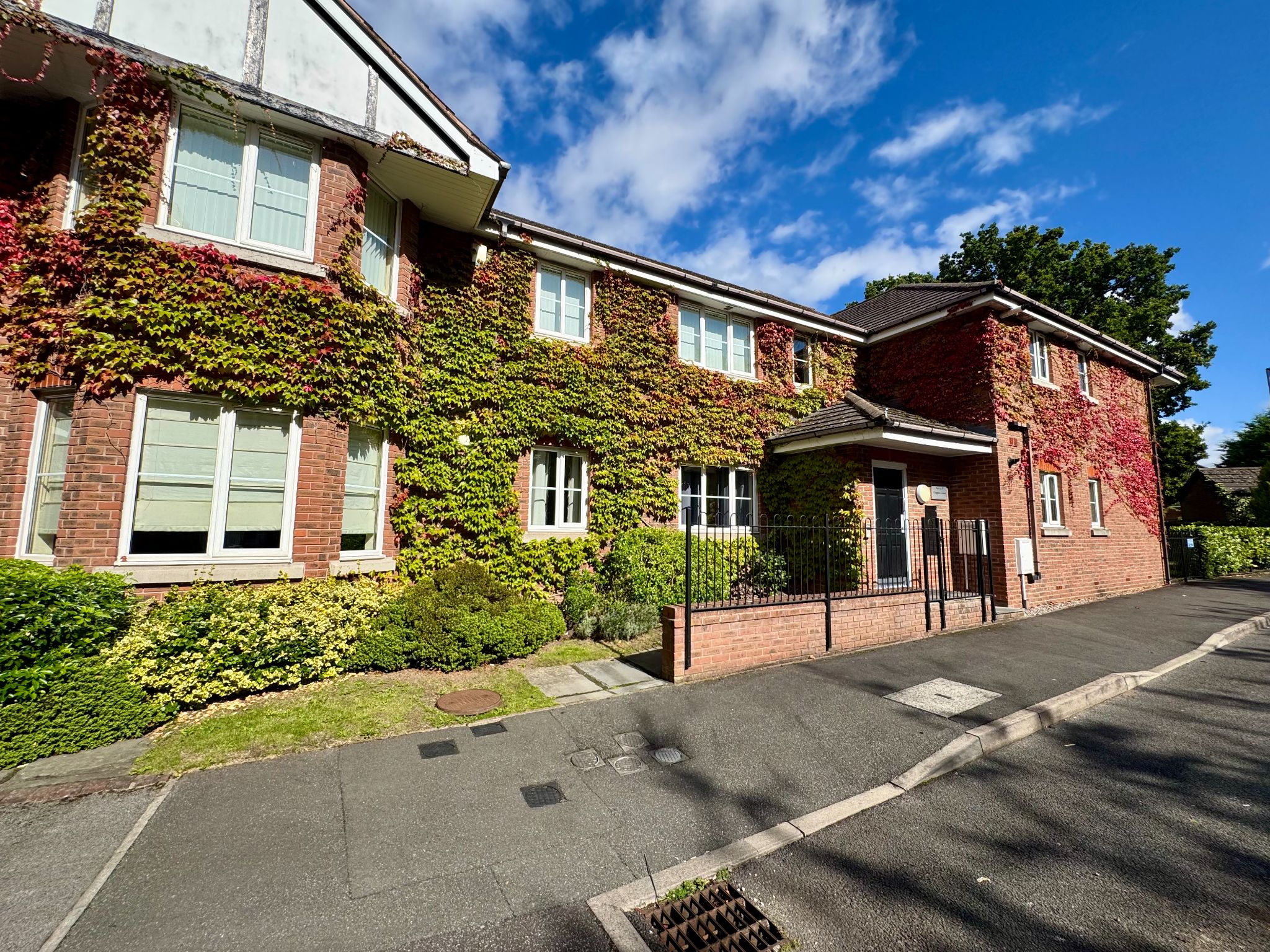 2 Bed Apartment Flat/apartment For Sale - Photograph 28