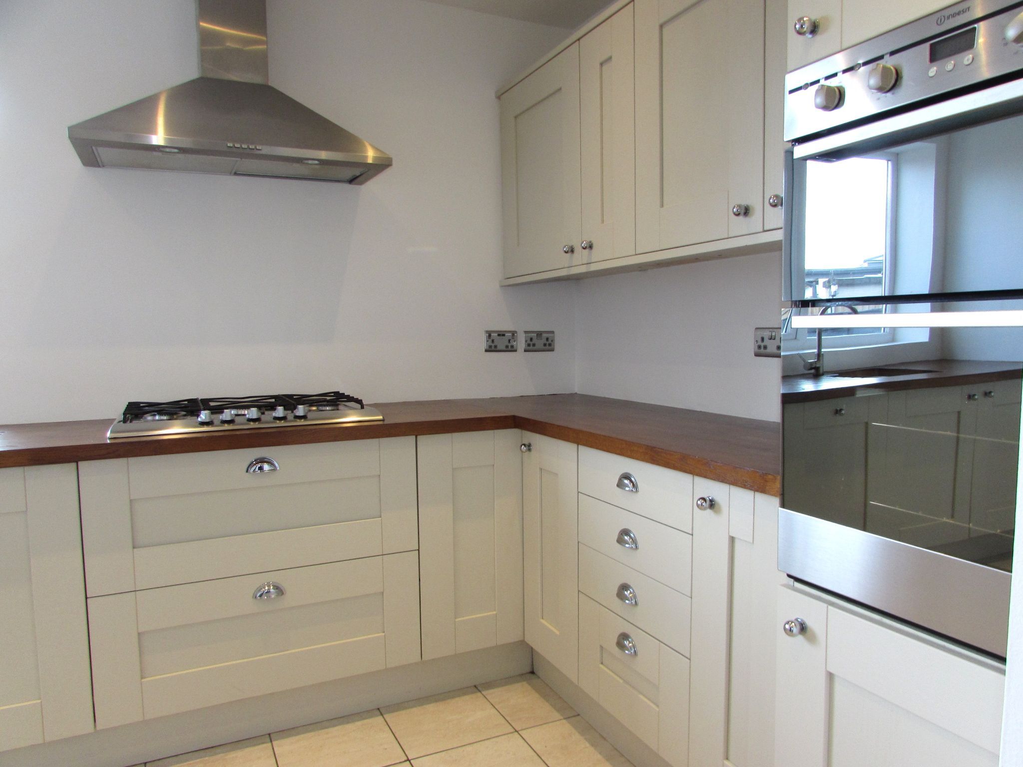 3 Bed Mid Terraced House For Sale - Photograph 16