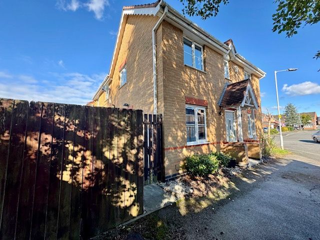 3 Bed Semi-detached House For Sale - Photograph 2