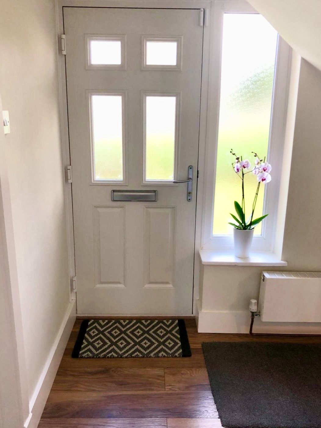4 Bed Semi-detached House For Sale - Photograph 4