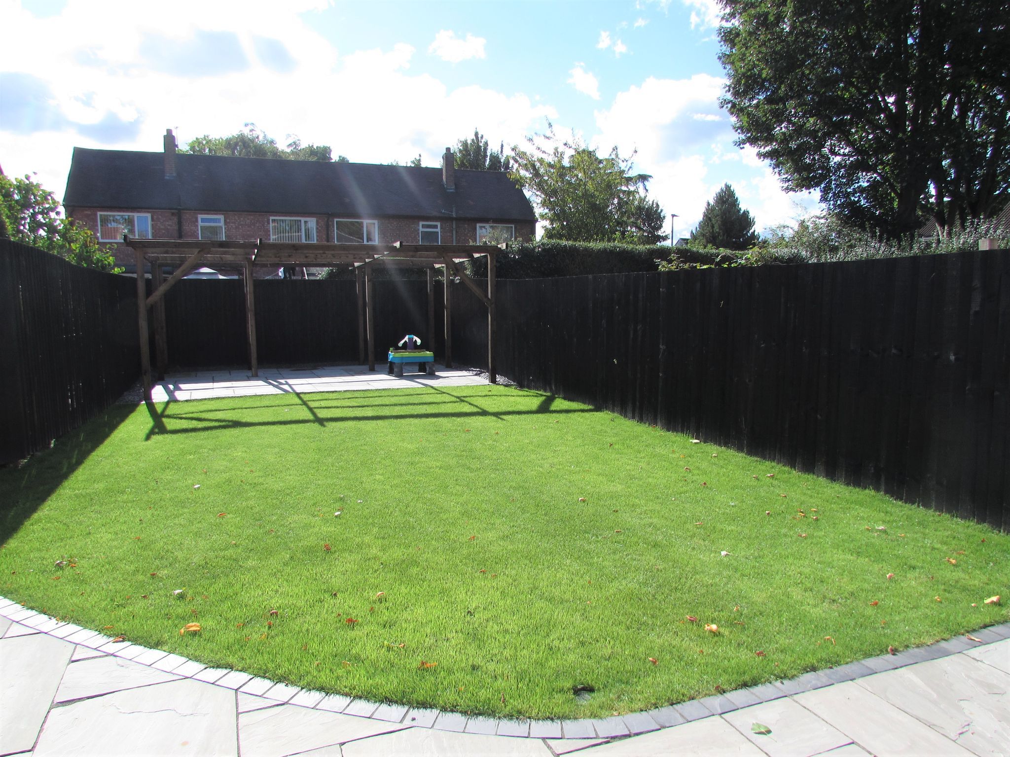 4 Bed Semi-detached House For Sale - Photograph 19