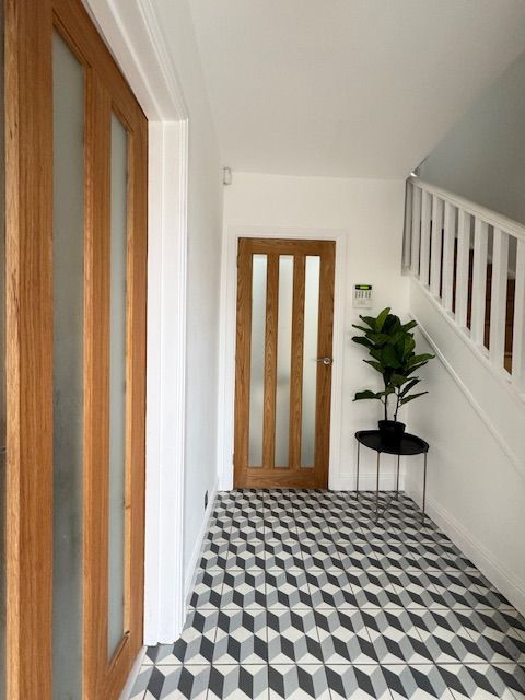 3 Bed Semi-detached House For Sale - Photograph 18