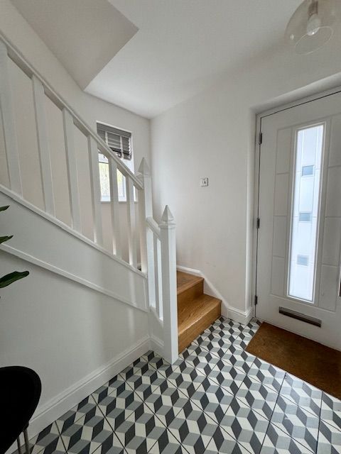 3 Bed Semi-detached House For Sale - Photograph 19