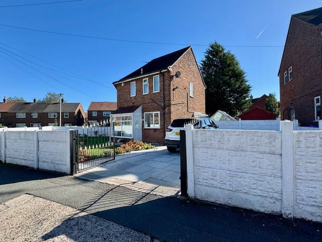 3 Bed End Terraced House For Sale - Photograph 1