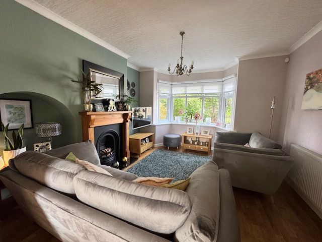 3 Bed Semi-detached House For Sale - Photograph 17