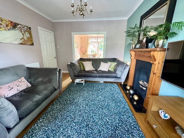 3 Bed Semi-detached House For Sale - Photograph 19