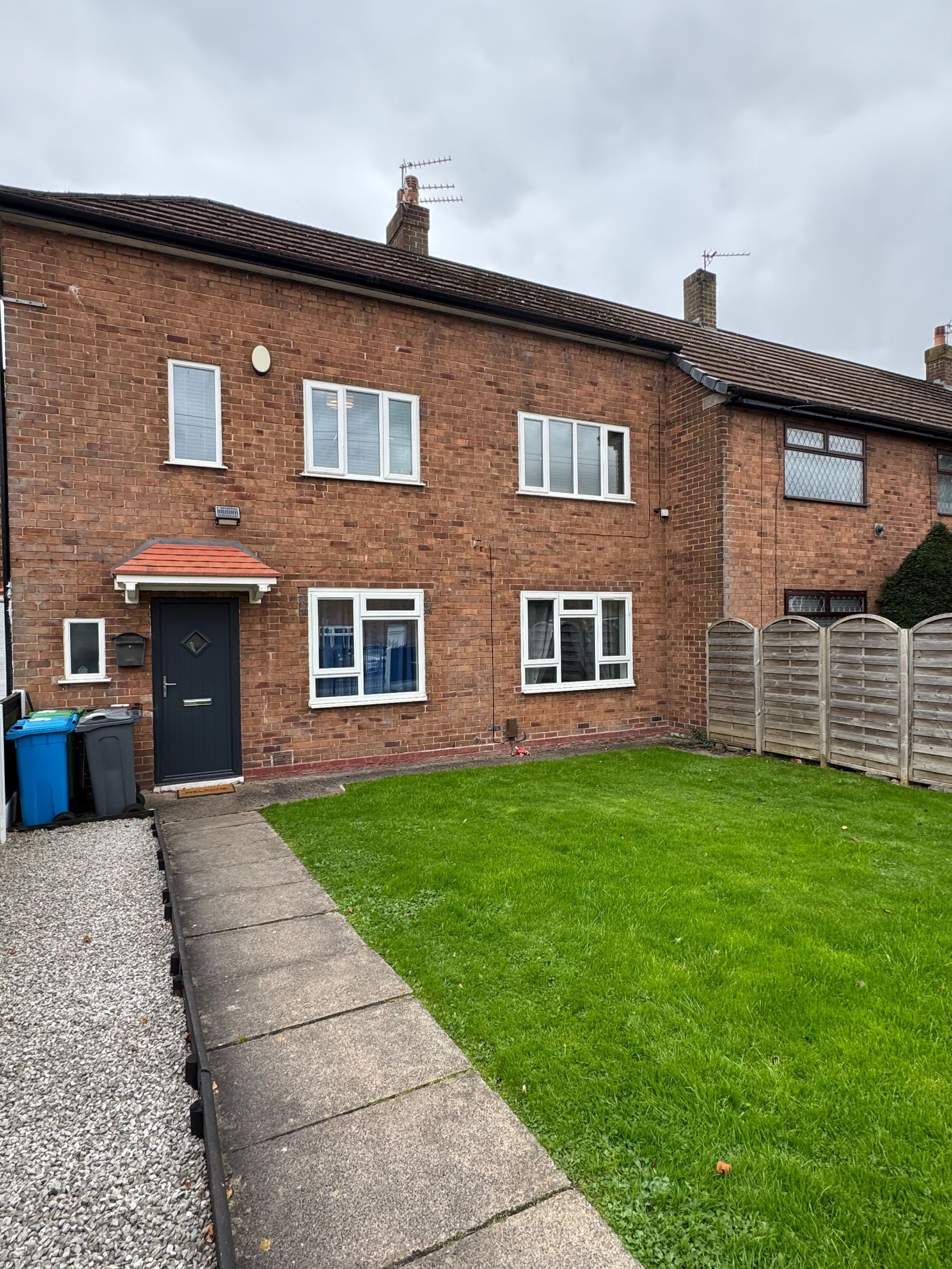 2 Bed Apartment Flat/apartment For Sale - Photograph 5