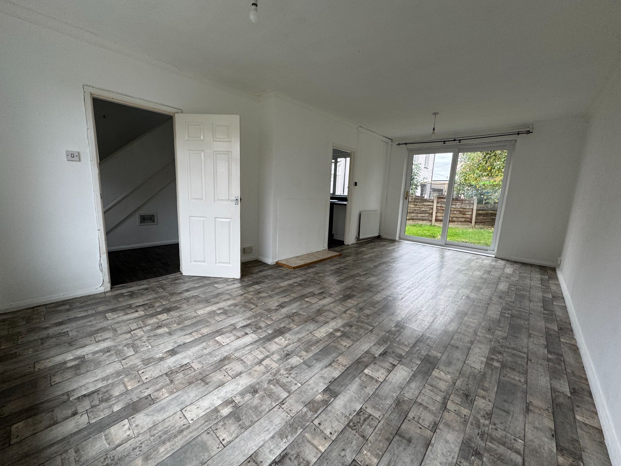 3 Bed Semi-detached House To Rent - Photograph 3