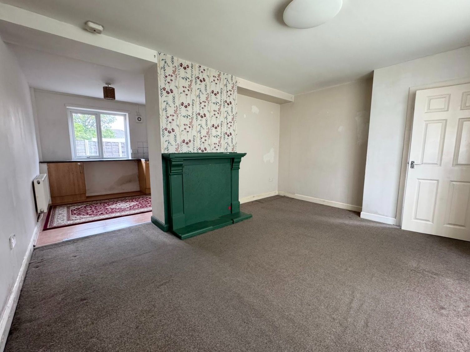 3 Bed Semi-detached House For Sale - Photograph 1