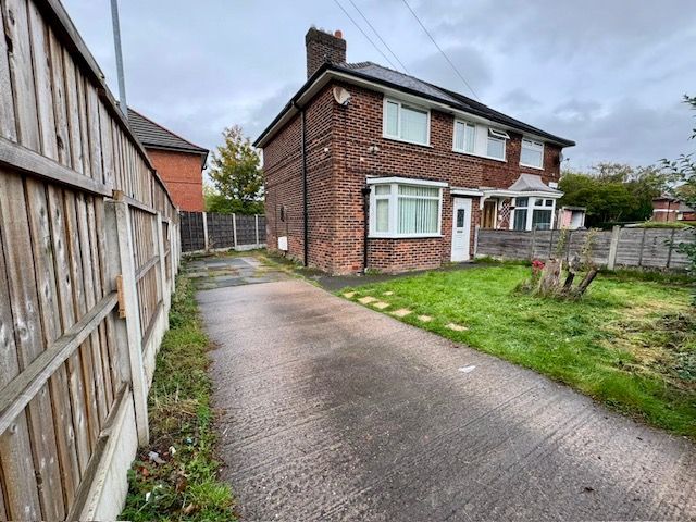 3 Bed Semi-detached House For Sale - Photograph 2