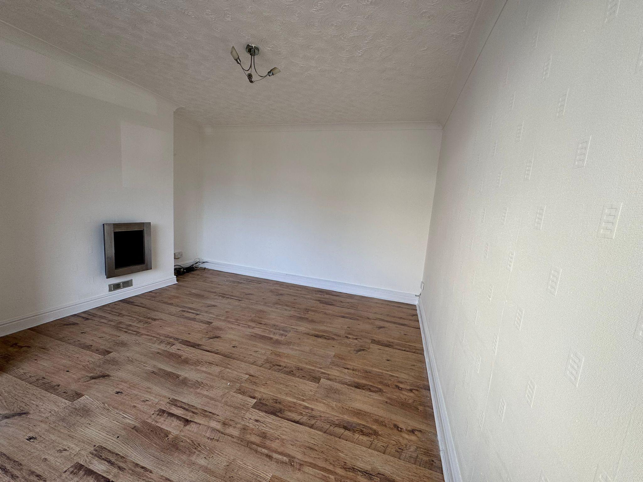 2 Bed Mid Terraced House To Rent - Photograph 3