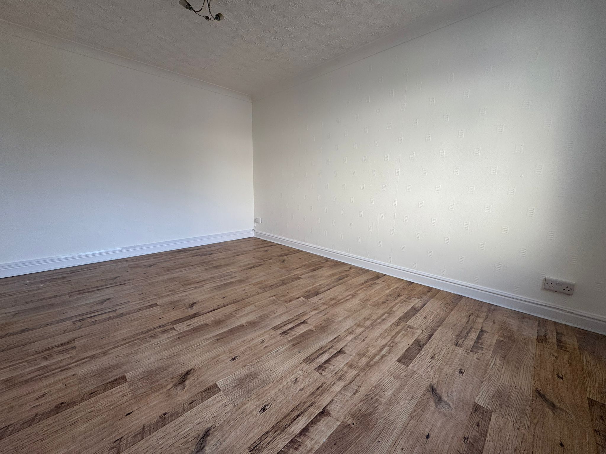 2 Bed Mid Terraced House To Rent - Photograph 2