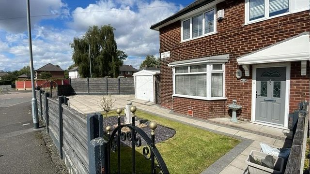 3 Bed Semi-detached House For Sale - Photograph 1
