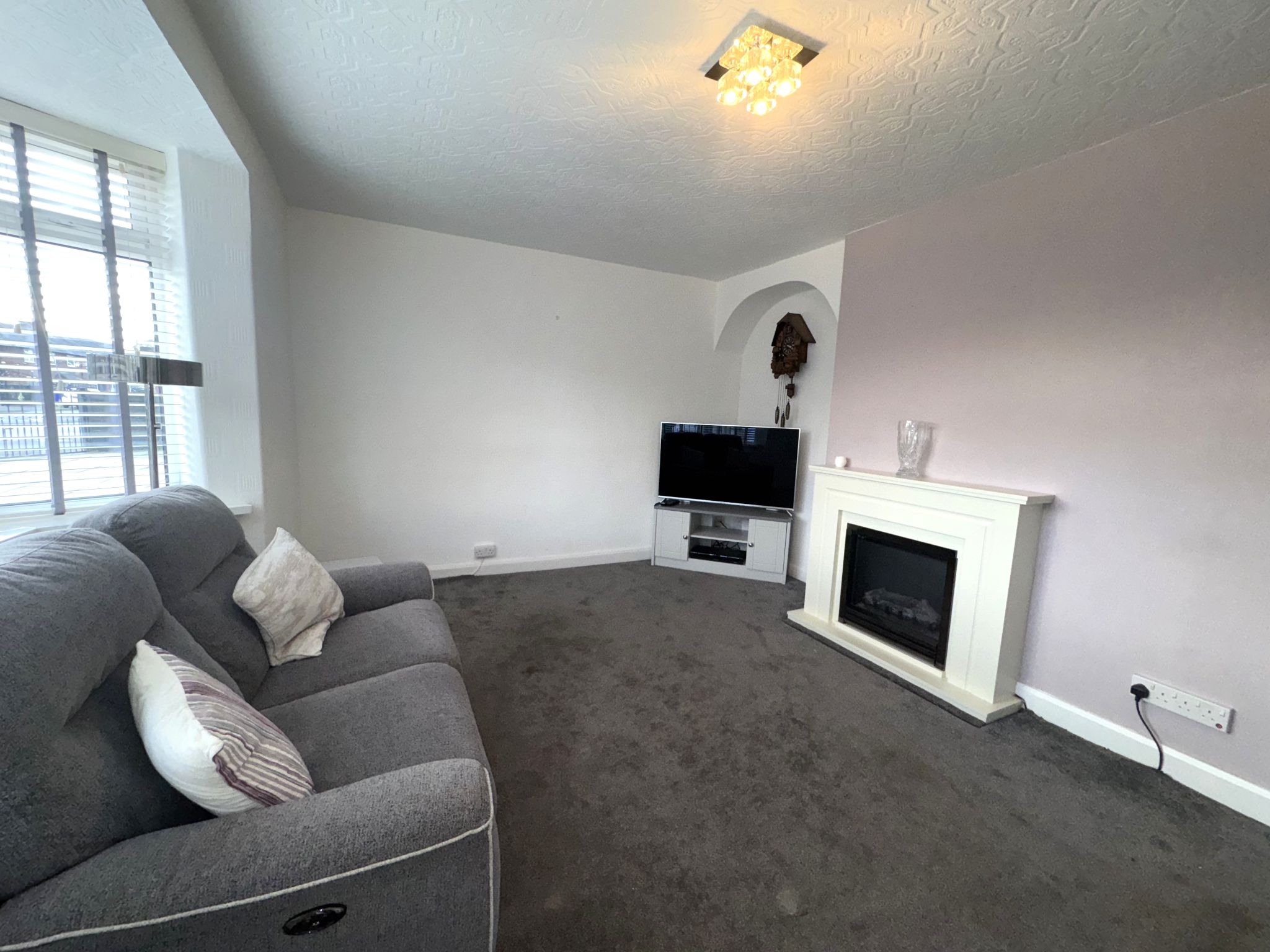3 Bed Semi-detached House For Sale - lounge